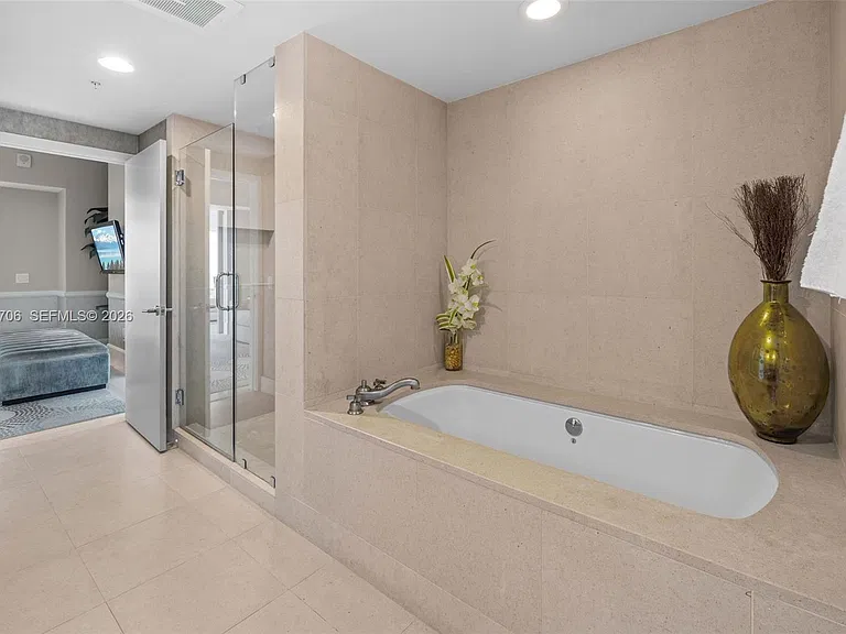 6899 Collins Ave #2708 — Photo 29