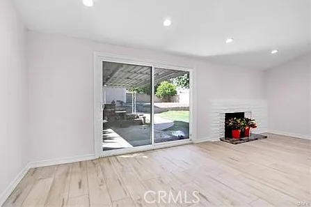 9661 Hayvenhurst Ave — Photo 13