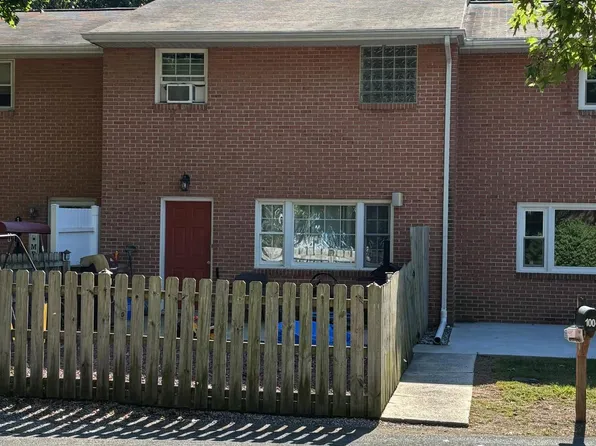 1004 Laurich Dr, Chambersburg, PA 17202