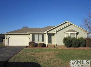 660 Hunters Ln, Hopkinsville, KY 42240