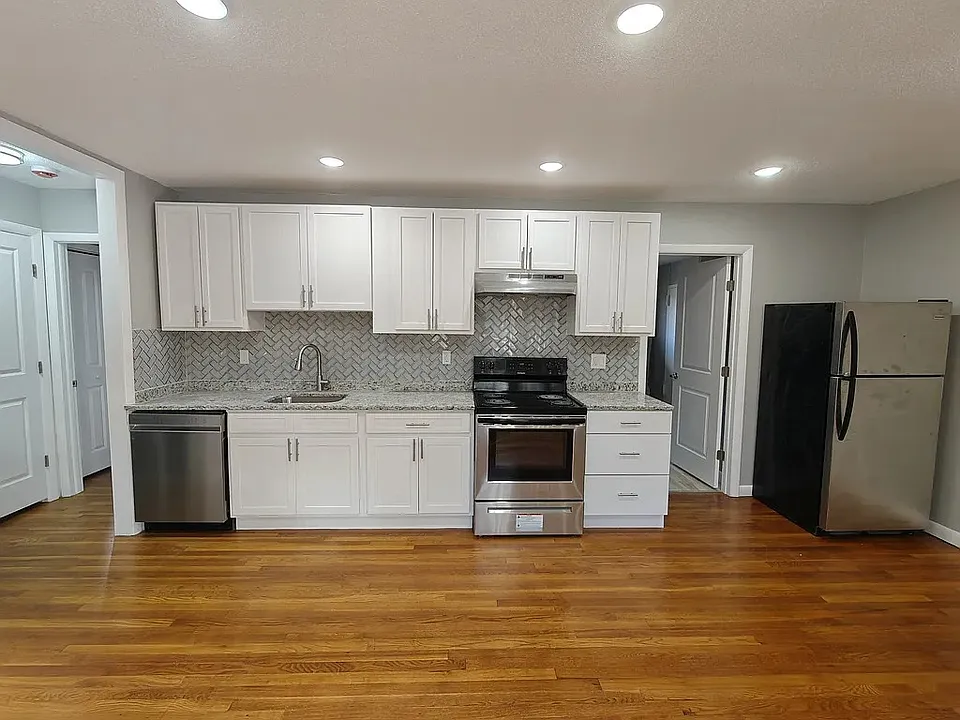 26 Racebrook Rd