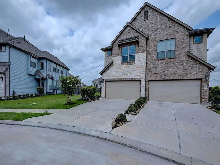 2543 Manor Valley Ct — Photo 29