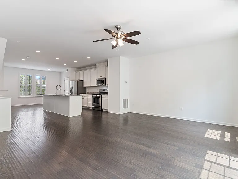 23048 Mountain Laurel Ln — Photo 9