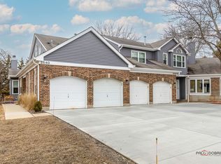 2540 Live Oak Ln, Buffalo Grove, IL 60089