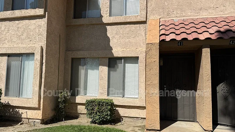 2 bed, 1.5 bath, 1024 sqft, $1,995 — Photo 2