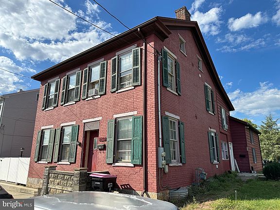 2nd image of 148 E Madison St