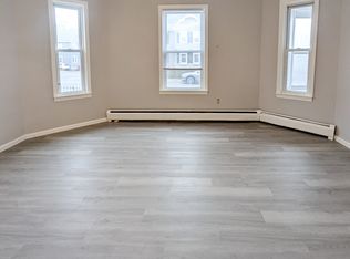 215 Mount Hope St #1, Lowell, MA 01854