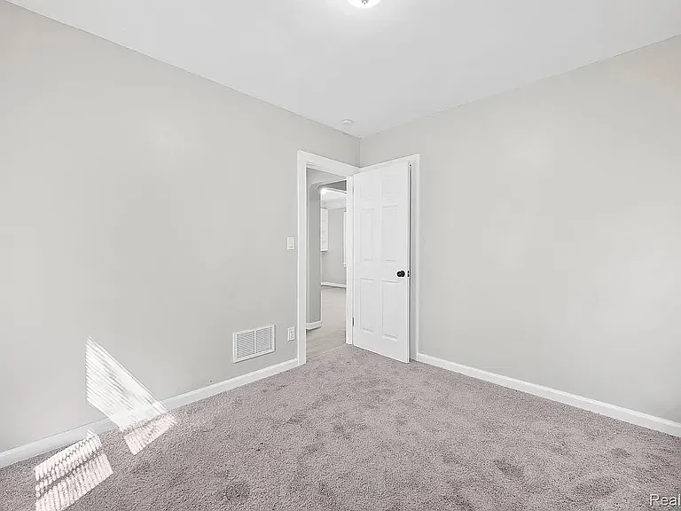 15740 Hartwell St — Photo 14