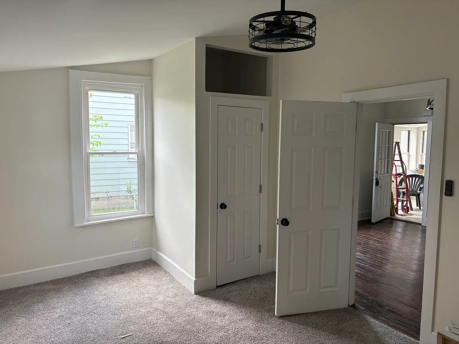 3 bed, 1.5 bath, 1258 sqft, $2,400 — Photo 4