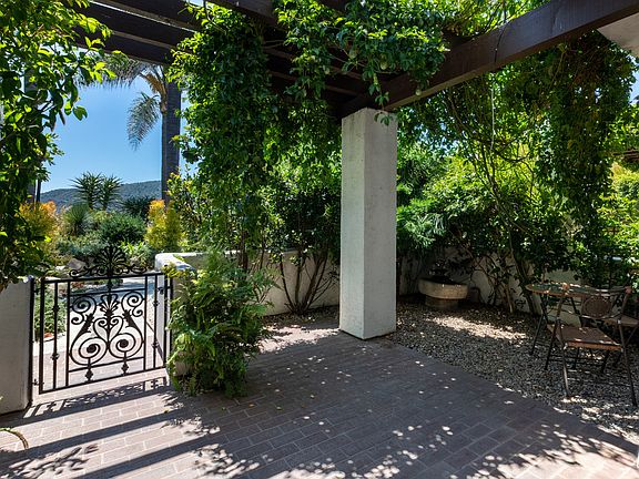 3rd image of 1814 Palisades Dr