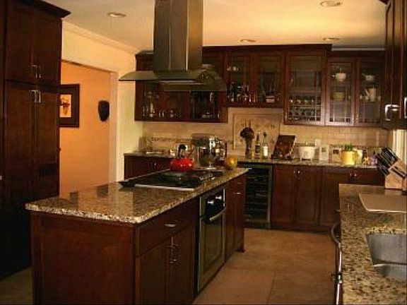 http://www.propertyboss.net/CustomerImages/REMAXATL_73579/media/Properties/4218%20Bonaparte%20Court/