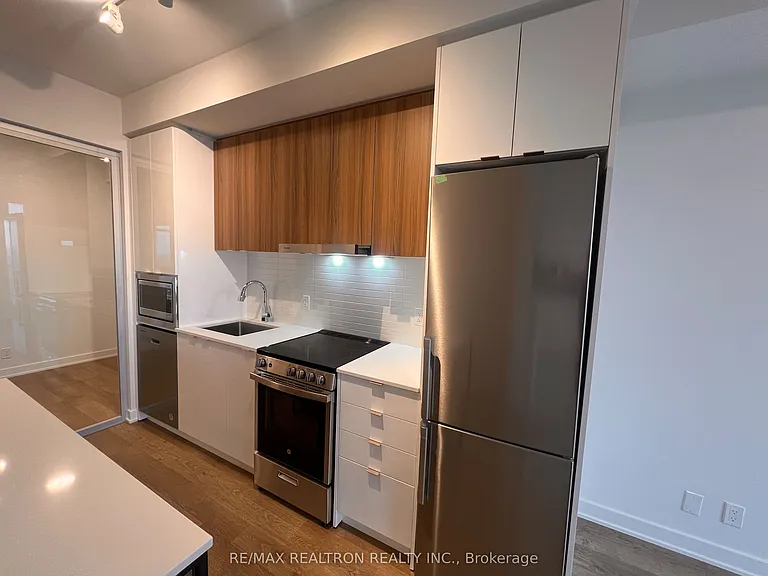 30 Upper Mall Way #2108 — Photo 6