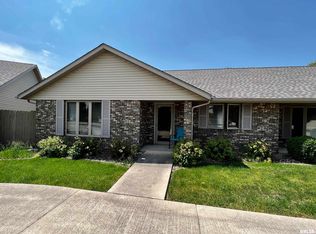 1074 Pine Tree Rd, Galesburg, IL 61401