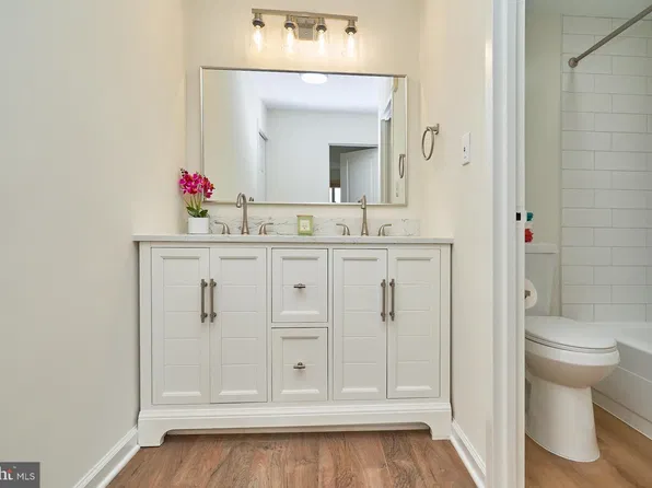 1225 Martha Custis Dr APT 810, Alexandria, VA 22302