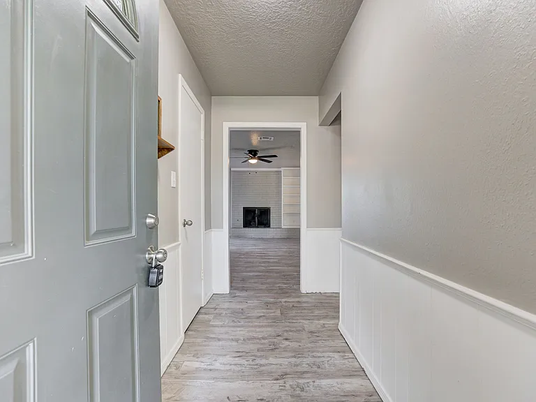 2287 Houston Ave — Photo 2