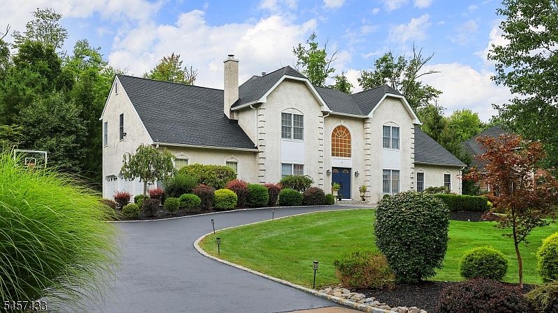 1st image of 8 Downingtown Ct