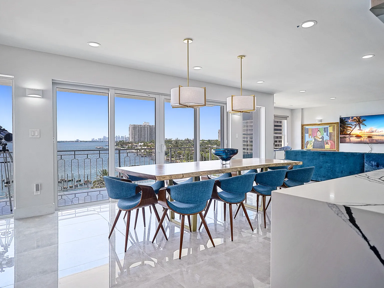1 bed, 1.5 bath, 1377 sqft, $3,800 — Photo 2