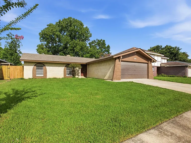 10506 Stockman Ln — Photo 2