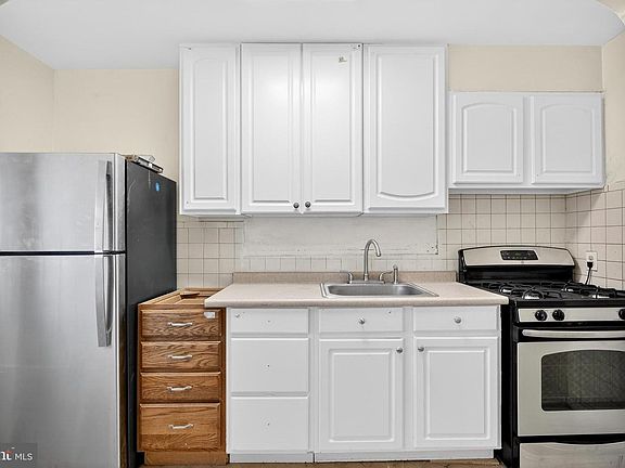 3rd image of 528 Sunset Rd