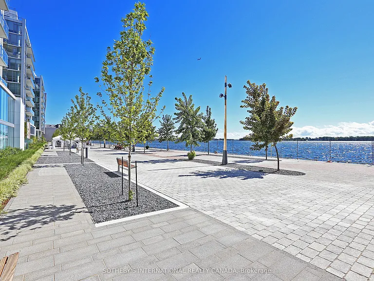 29 Queens Quay E #811 — Photo 32