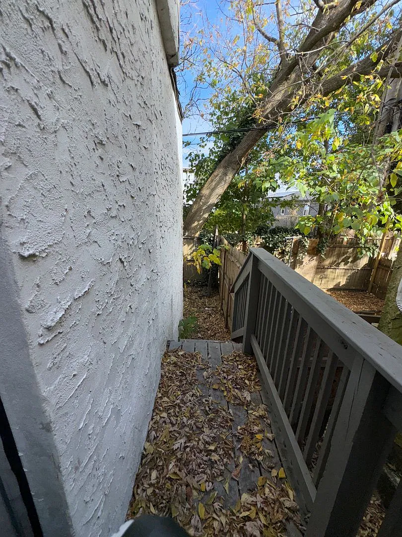 917 Maple Terrace — Photo 2