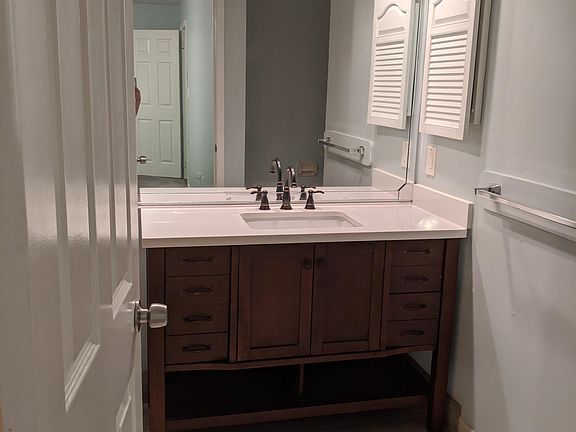 Master bathroom w.new vanity