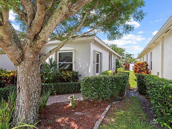 4th image of 220 SW Manatee Springs Way