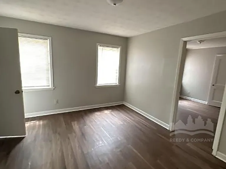 1240 Robin Hood Ln — Photo 3