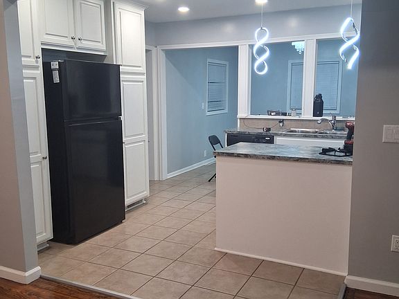 3rd image of 7418 Lillian Ave