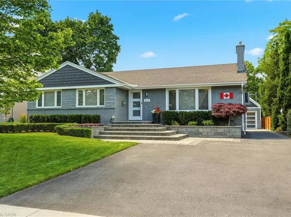 2113 Courtland Dr, Burlington, ON L7R 1R7