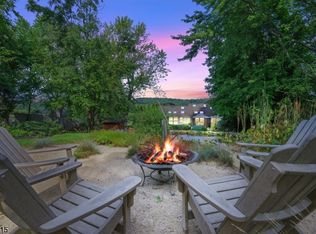 153 Bloomsbury Rd, Asbury, NJ 08802