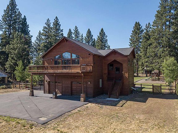 2nd image of 15594 Chelmsford Cir
