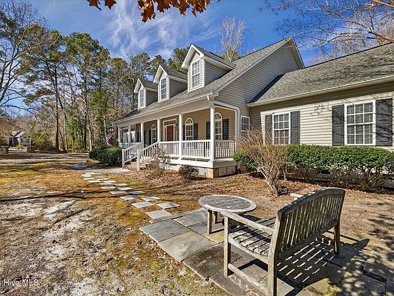 5th image of 136 S Belvedere Drive