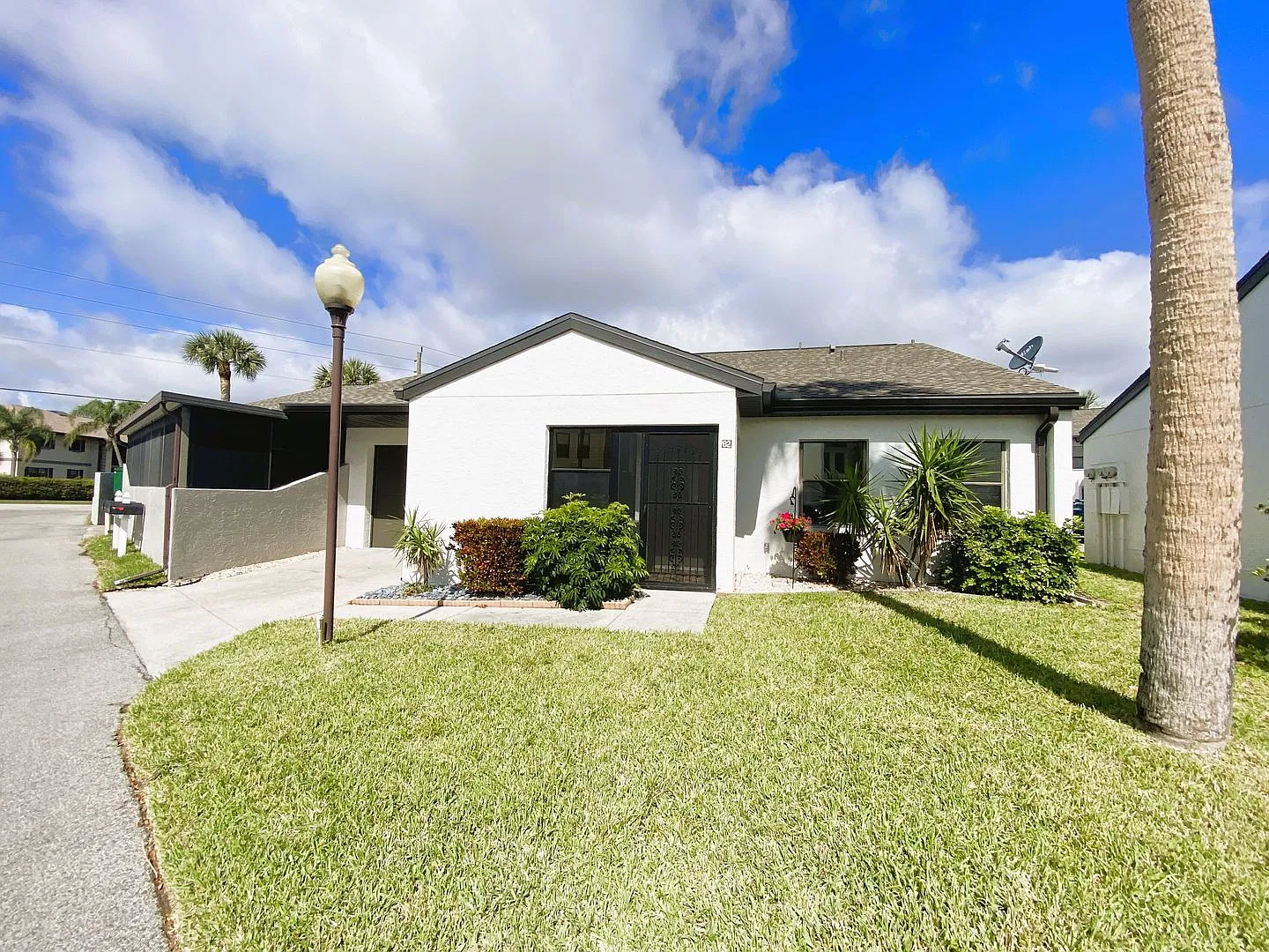 Welcome to Aqua Gardens in Port Charlotte! — Photo 2