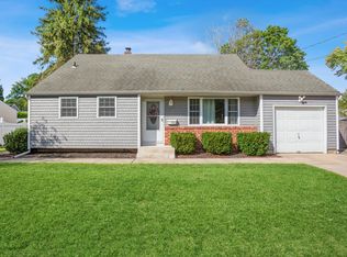 66 Birchbrook Dr, Smithtown, NY 11787