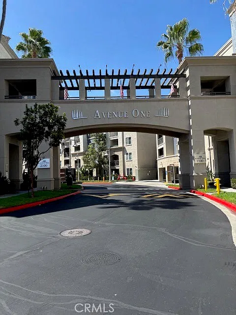 2 bed, 1038 sqft, $3,400 — Photo 2