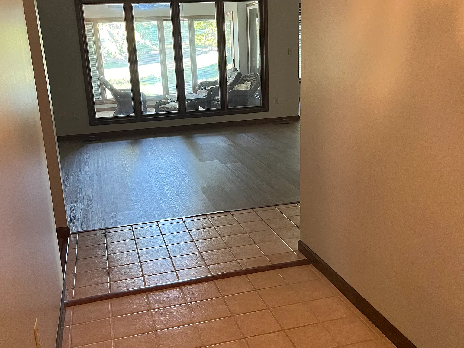 3 bed, 2.5 bath, 2400 sqft, $2,450 — Photo 2