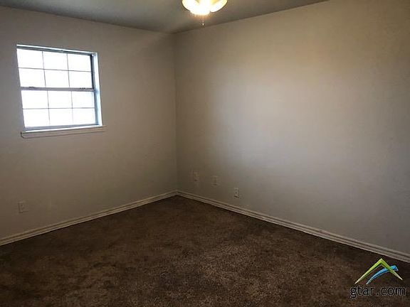 5th image of 383 Francis St