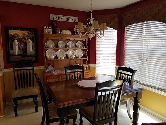 Breakfast/Dining Area