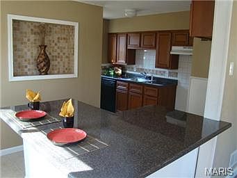 5th image of 3241 Chaucer Ave