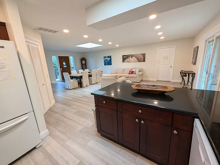 4059 Crest Rd — Photo 18