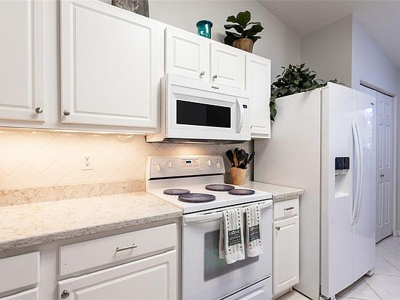 5th image of 11 Rylin Ln