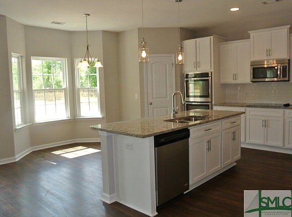3rd image of 124 Yearling Court NE