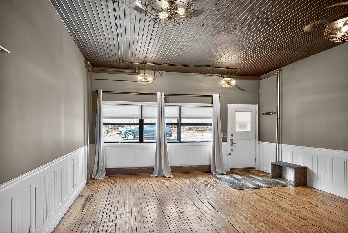 Building Photo - 722 E 3rd St #1