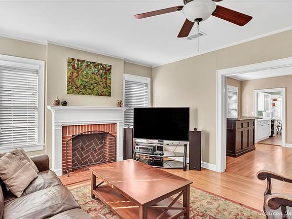 4th image of 454 Elmwood St