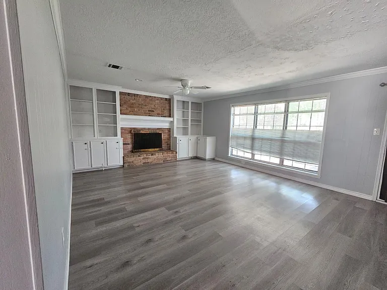 3911 Brightwood Dr — Photo 3