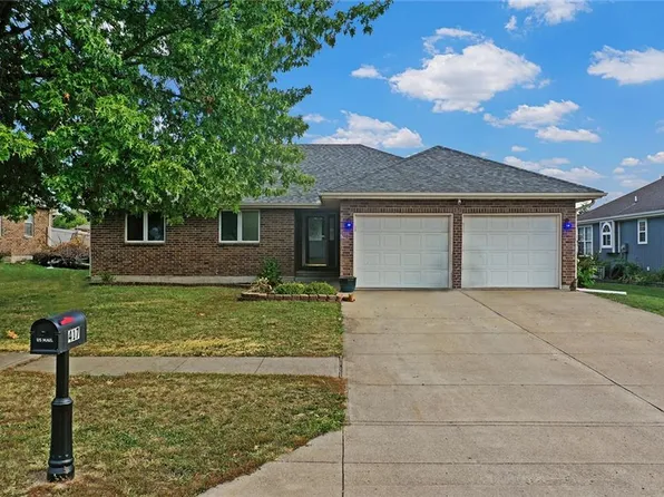 417 E Lawn Cir, Odessa, MO 64076