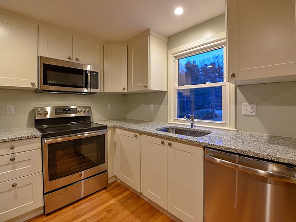 Kitchen - Stainless Steal Ref, Micro, Stove & Dishwasher