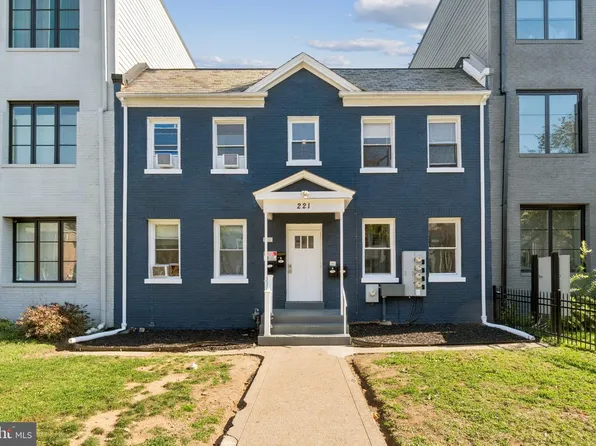 221 20th St NE, Washington, DC 20002
