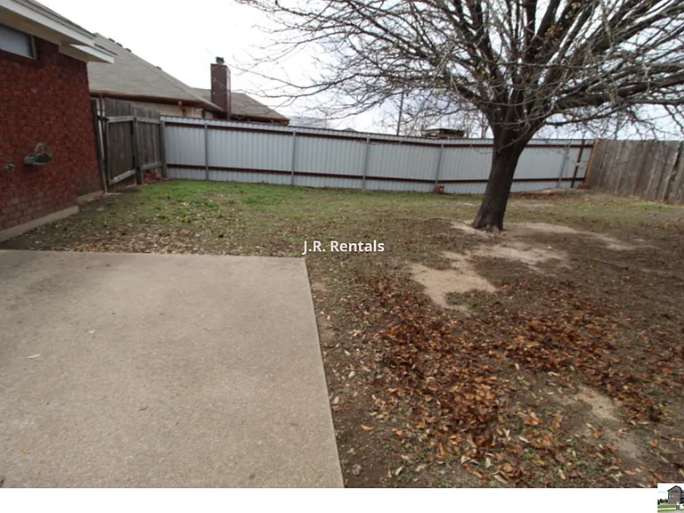 5211 James Loop — Photo 31